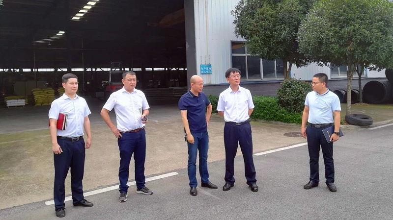 望城經(jīng)開區(qū)黨工委書記周凱在天卓管業(yè)指導(dǎo)工作 望城經(jīng)開區(qū)黨工委書記周凱在天卓管業(yè)指導(dǎo)工作